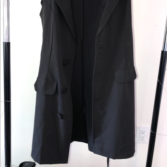 Simple Black Vest - Picture 2 of 3